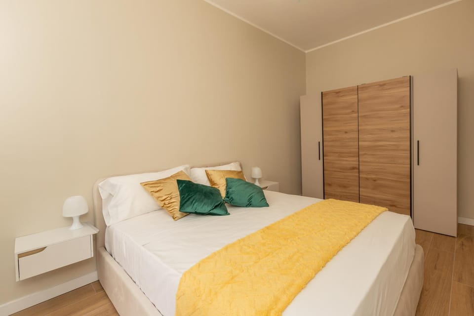 Bed, Photo of the whole room, Bedroom, wardrobe