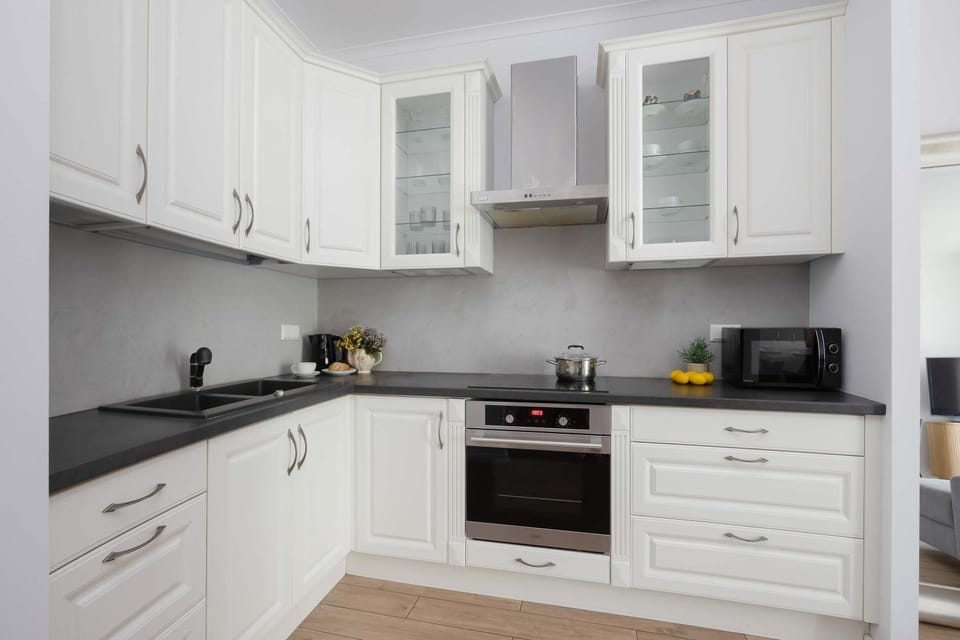 Coffee/tea facilities, Kitchen or kitchenette, dishwasher, stove