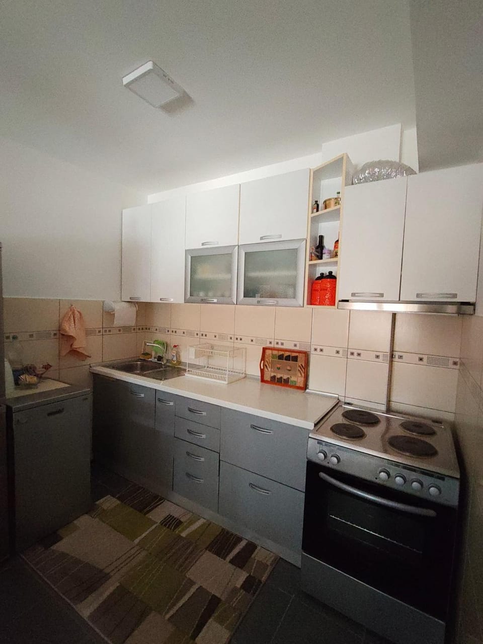 Kitchen or kitchenette, dishwasher, minibar, oven, stove