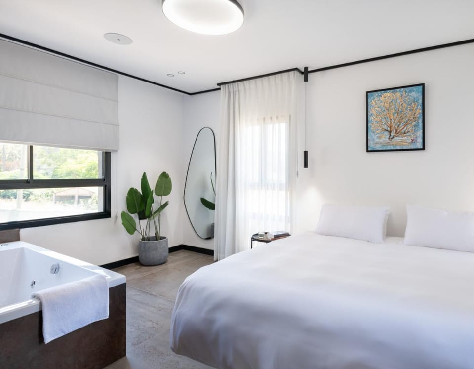 Photo of the whole room, Bedroom