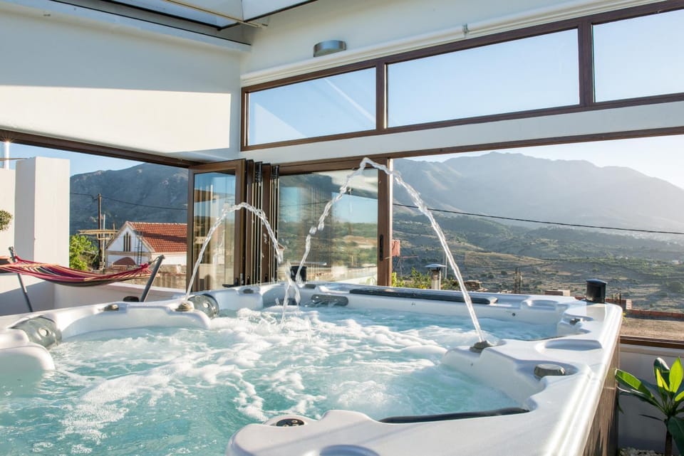 Day, Natural landscape, Summer, Hot Tub, Spa and wellness centre/facilities, On site, Mountain view, Swimming pool