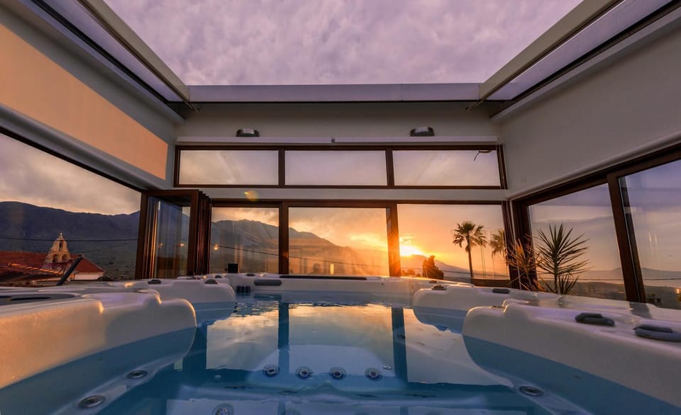 Natural landscape, Bird's eye view, Hot Tub, Balcony/Terrace, Spa and wellness centre/facilities, Mountain view, Pool view, Sea view, Sunset