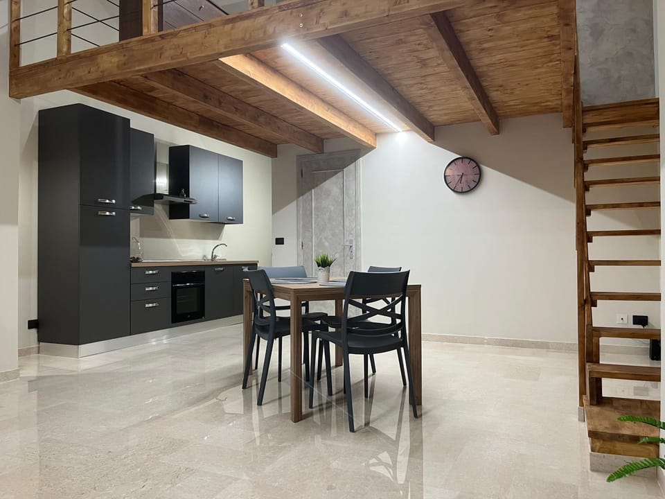 Kitchen or kitchenette, Dining area, stove