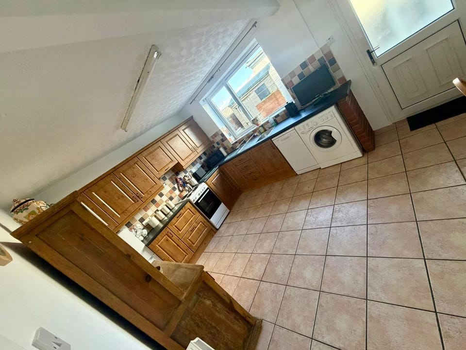 Kitchen or kitchenette, dishwasher, washing machine