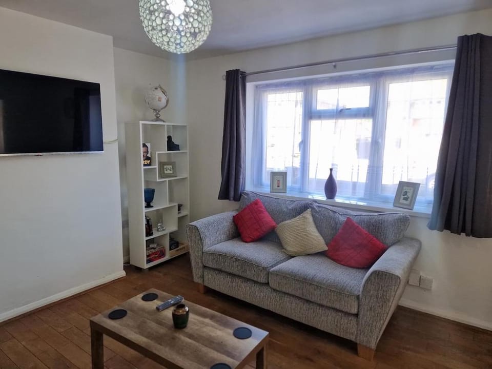Communal lounge/ TV room, Living room, Seating area