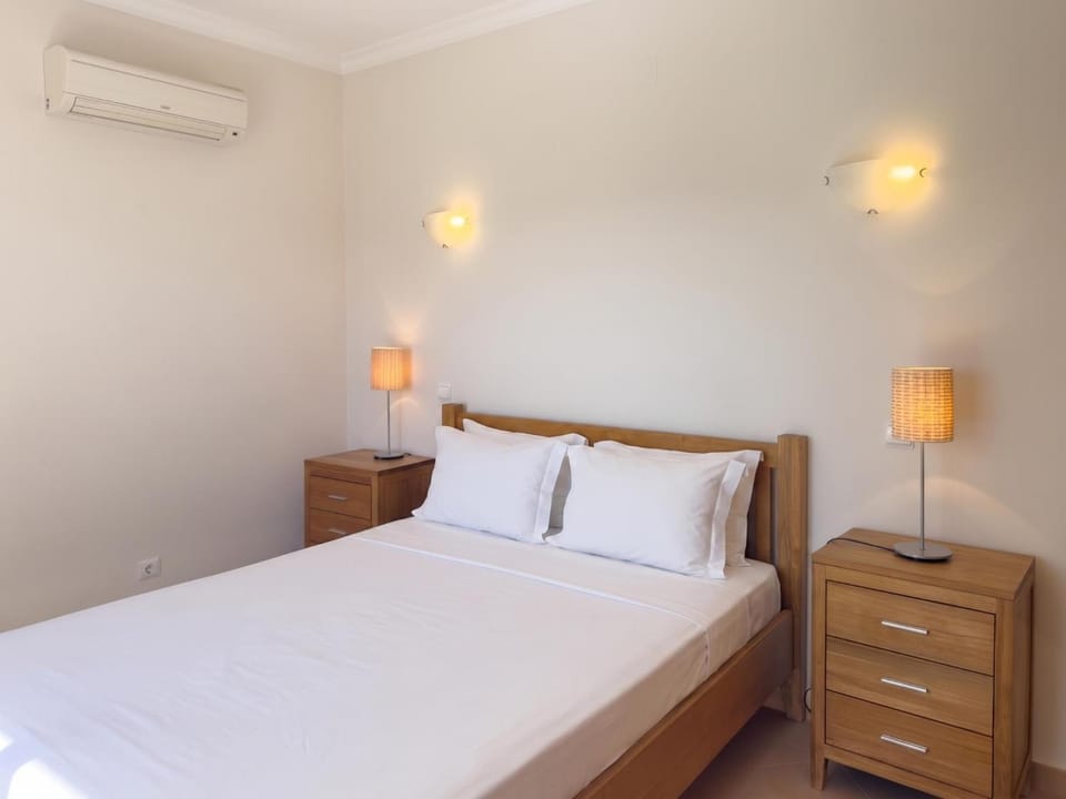 Bed, Bedroom, air conditioner