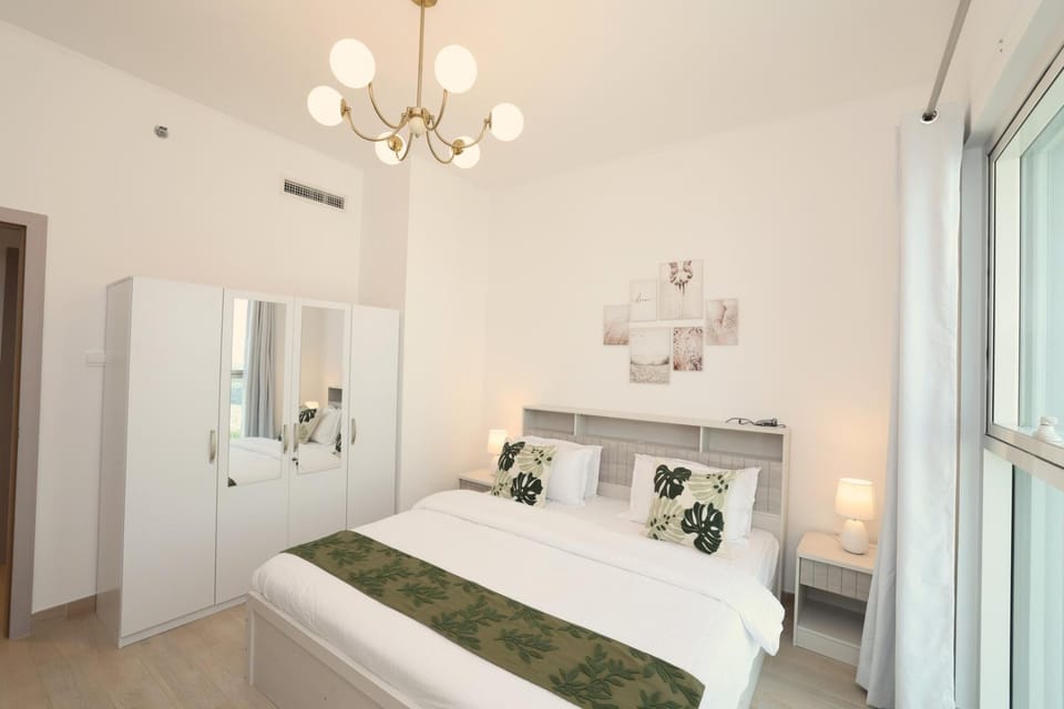 Photo of the whole room, Bedroom, wardrobe