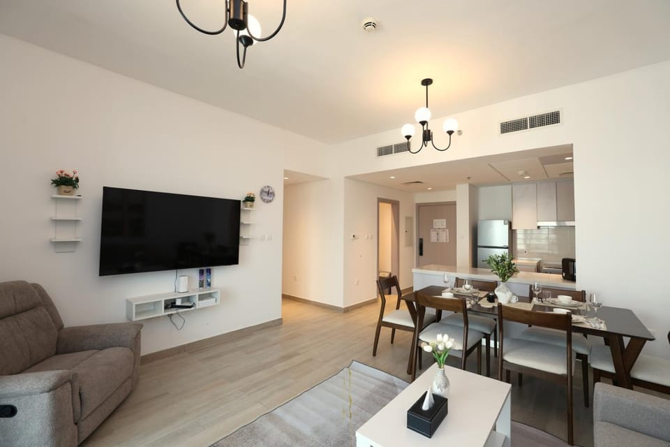 TV and multimedia, Living room, Seating area, Dining area, kitchen