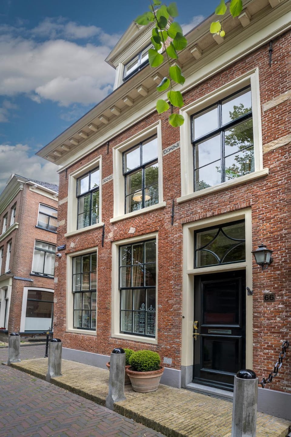 Facade/entrance