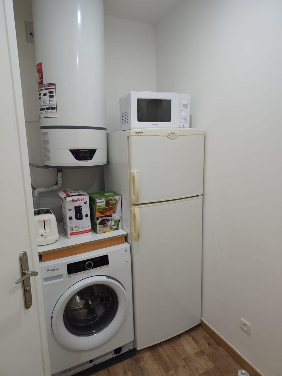 Coffee/tea facilities, microwave, washing machine