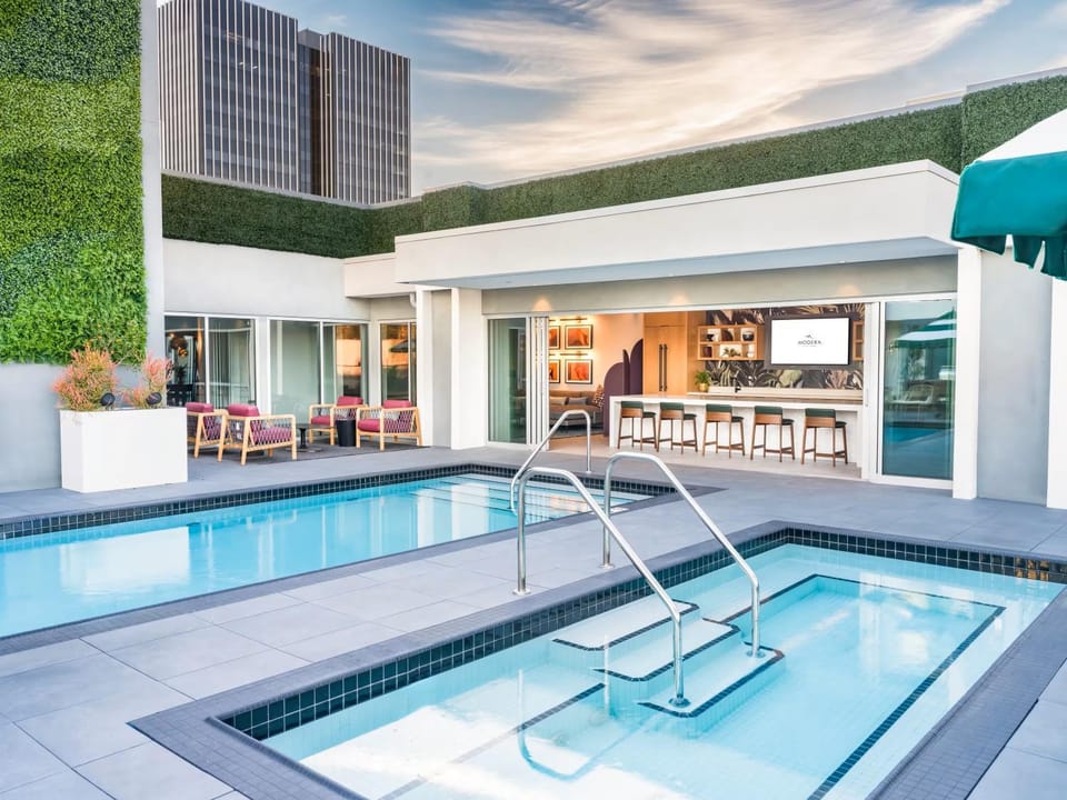 Hot Tub, Swimming pool