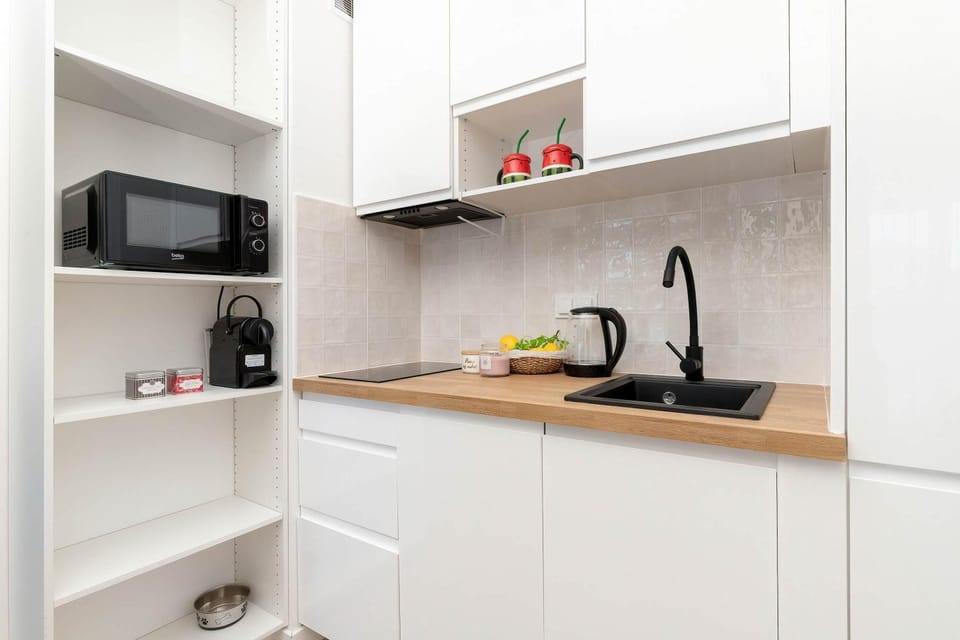 Coffee/tea facilities, Kitchen or kitchenette, microwave, stove