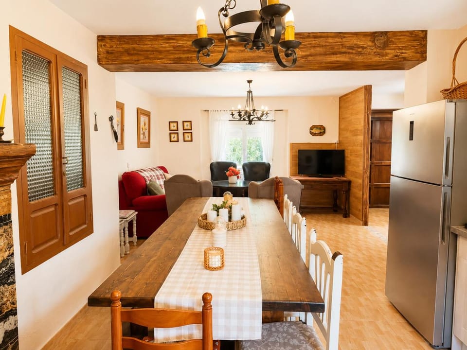 TV and multimedia, Living room, Seating area, Dining area, Evening entertainment