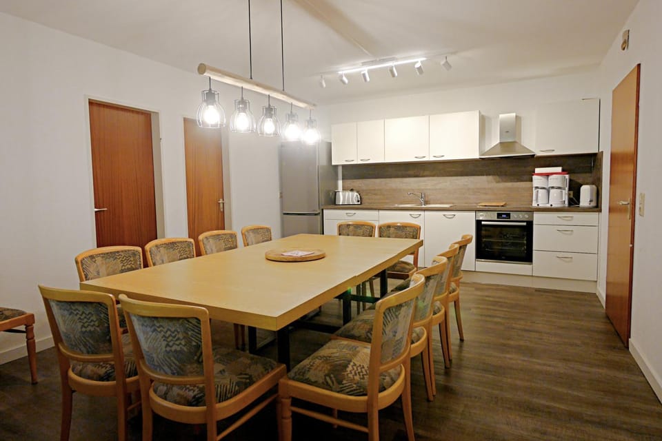 Gruppen & Seminarhaus 'Das Klassentreffen' - Unterkunft OBERSTUFE Apartment in Willingen