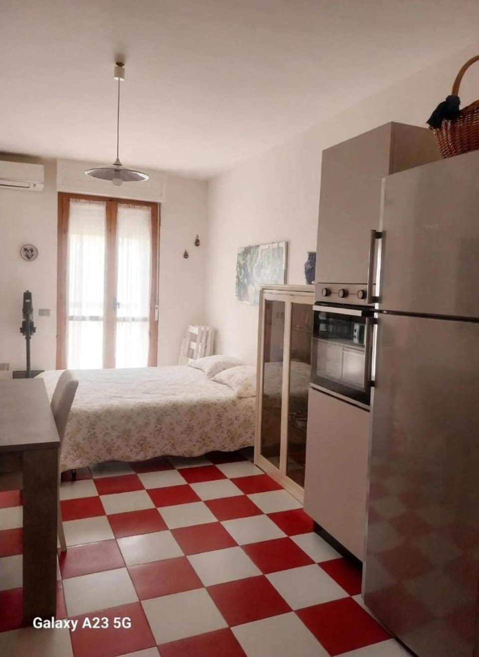 Bed, Kitchen or kitchenette, Living room