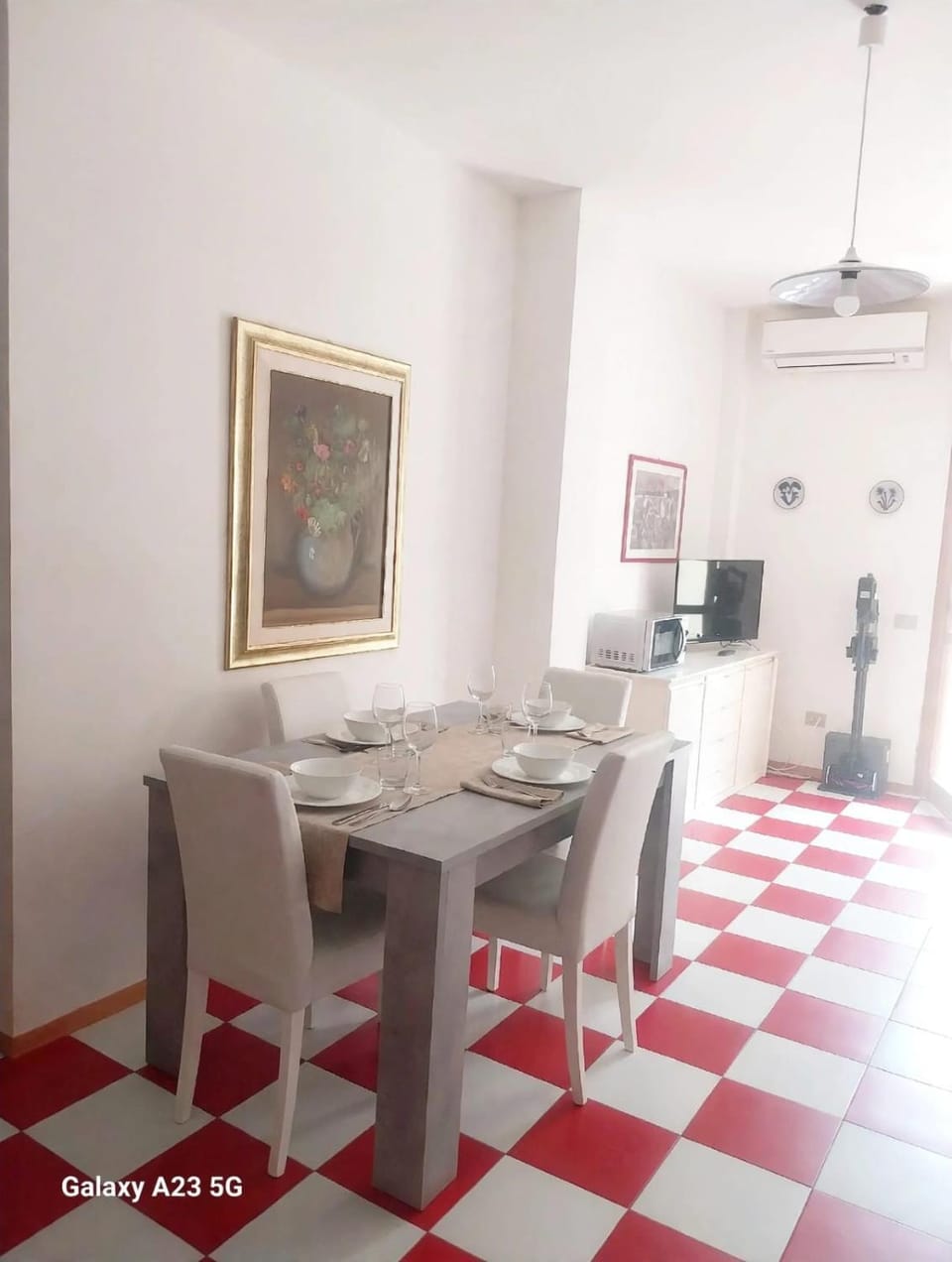 Kitchen or kitchenette, Living room, Dining area