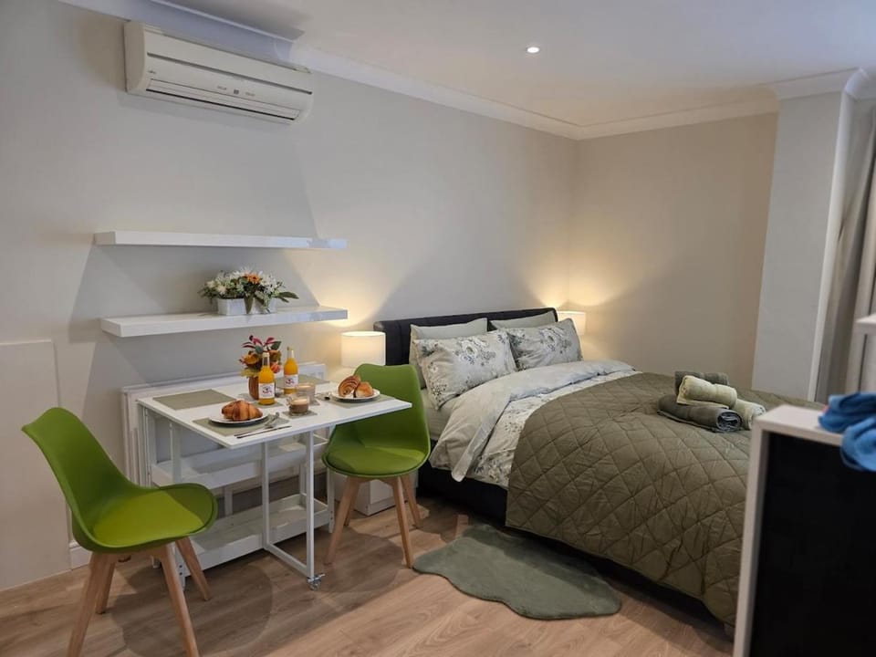 In The Heart Of The City Center Apartment in Cambridge