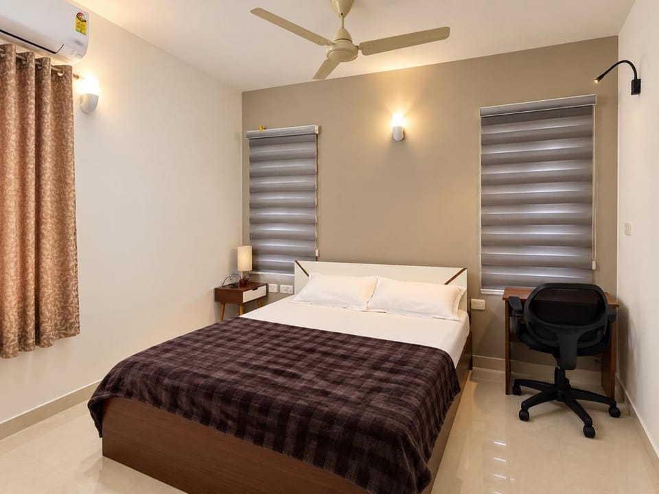 Golden Ark 2BHK Near KIMS Health, Airport, Lulu Mall, Technopark, Trivandrum Apartment in Thiruvananthapuram