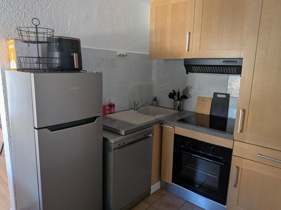 T2 rénové, grand extérieur à 500m Port et Plages Apartment in Hyères