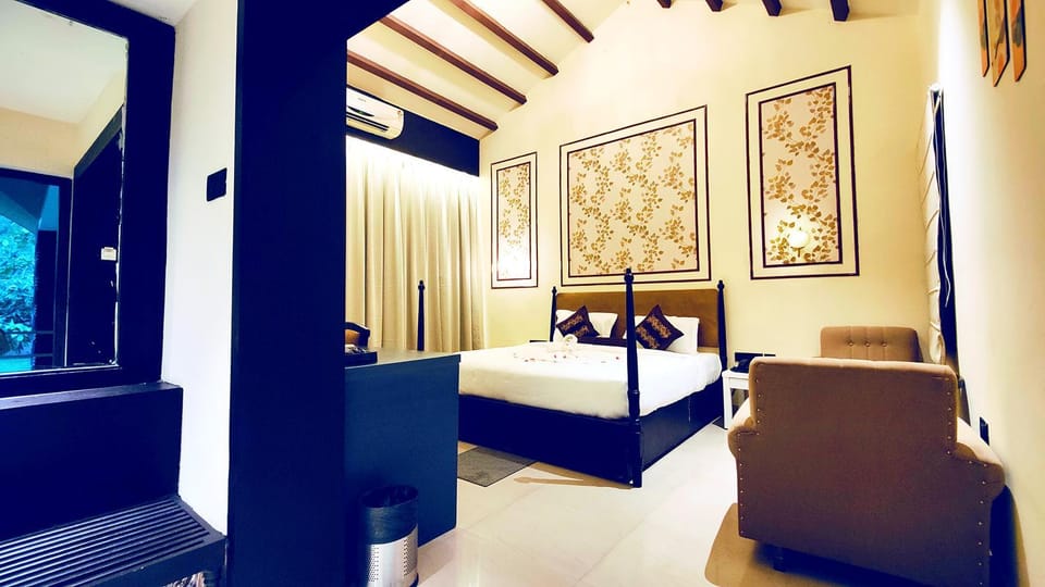 Bed, Living room, Photo of the whole room, Seating area, Bedroom