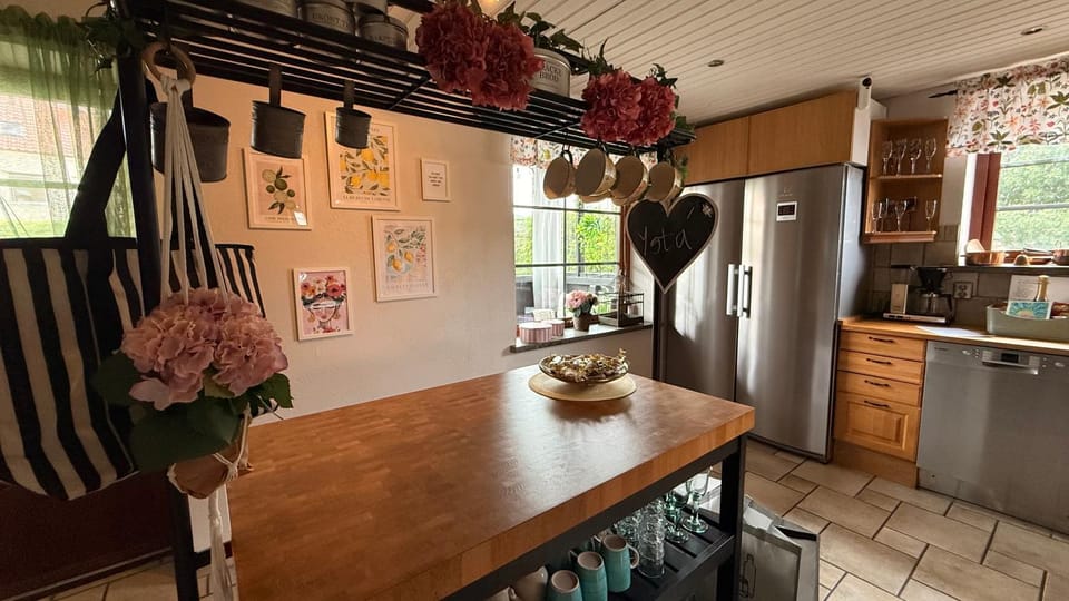 Kitchen or kitchenette, Dining area, dishwasher, oven, stove