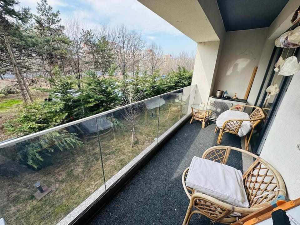 Luxuriant apartament facing Delta & Pine Forest Apartment in Bucharest