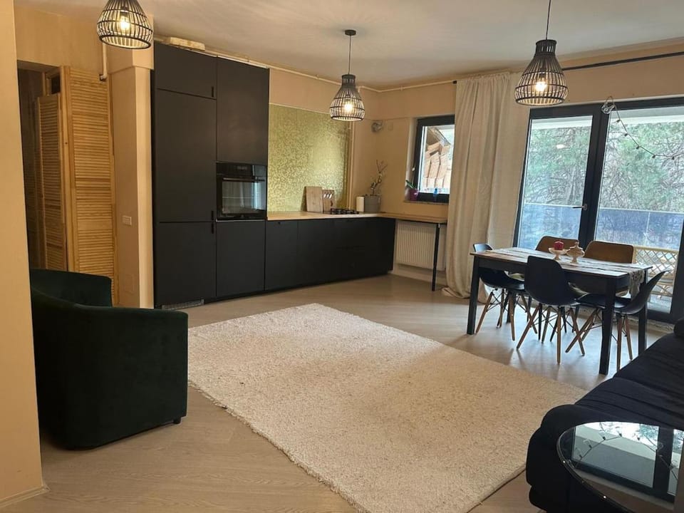 Luxuriant apartament facing Delta & Pine Forest Apartment in Bucharest