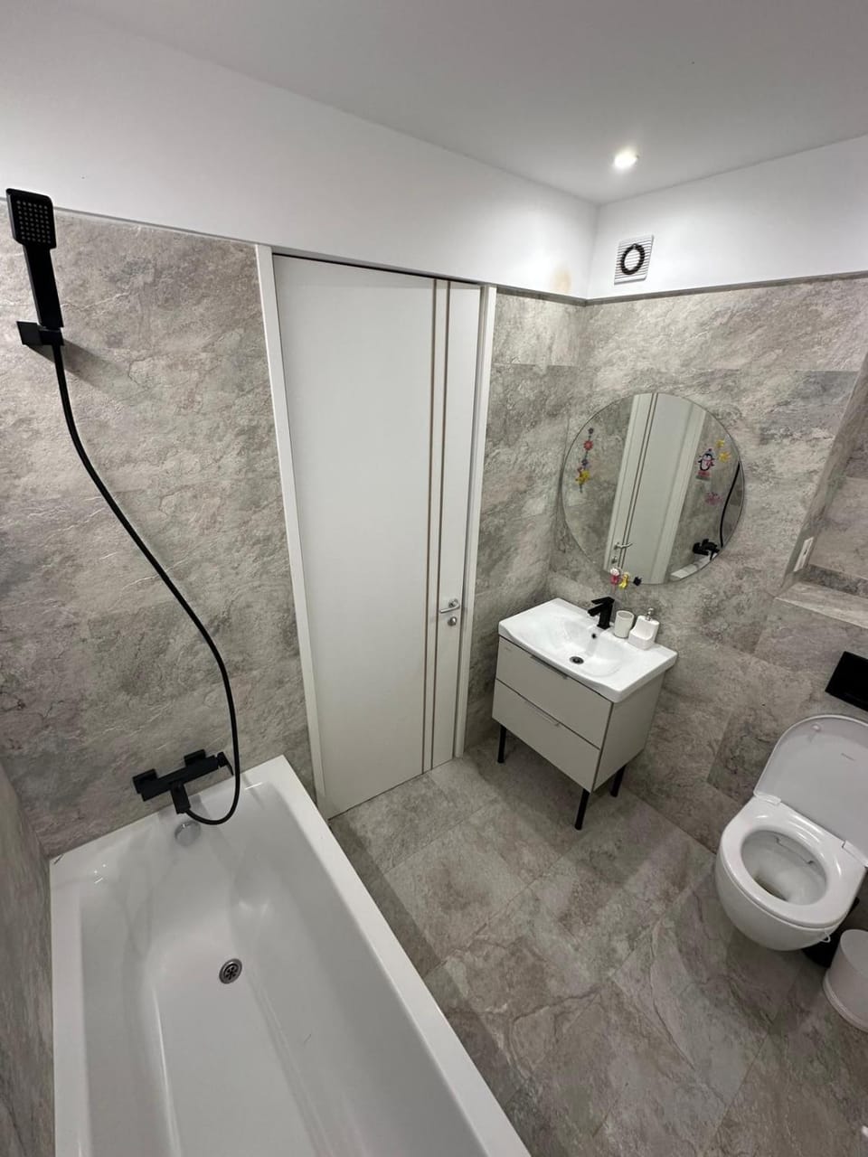 Luxuriant apartament facing Delta & Pine Forest Apartment in Bucharest