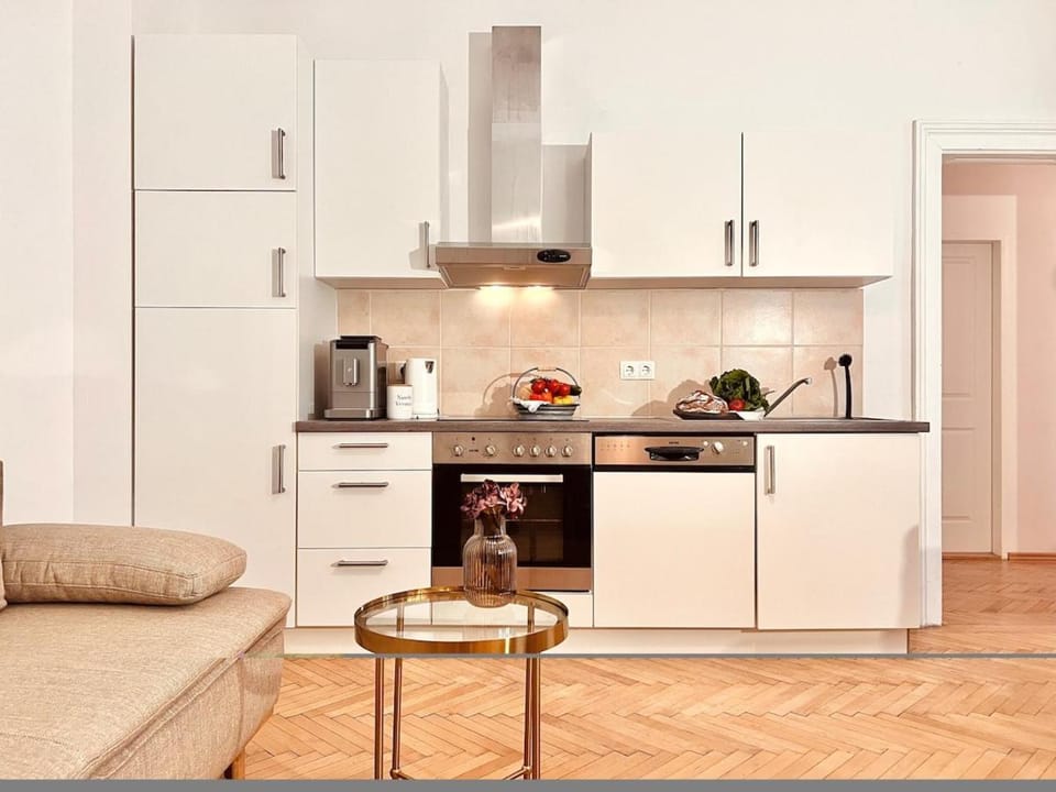 Kitchen or kitchenette, Living room