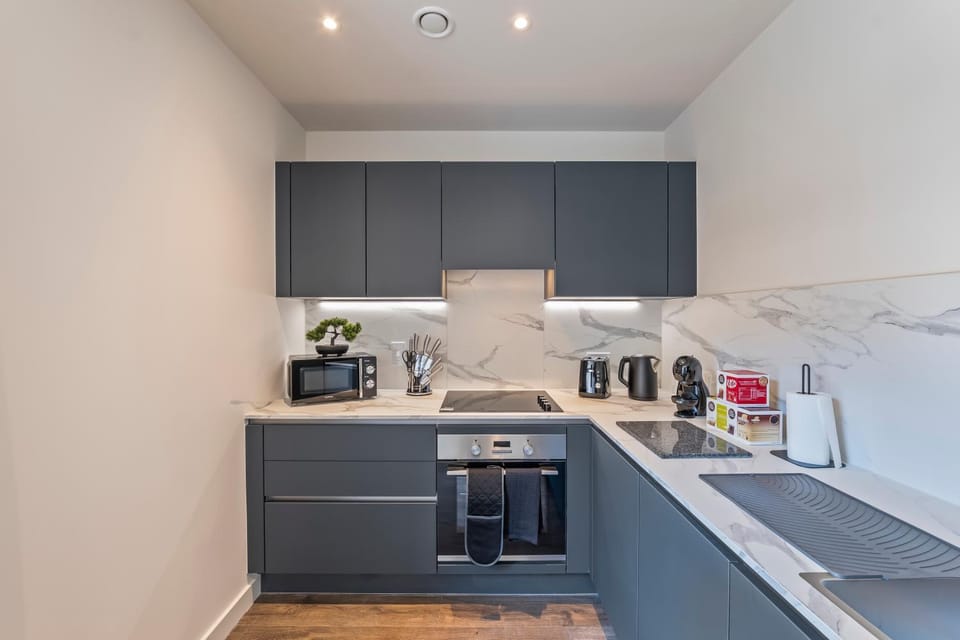 Coffee/tea facilities, Kitchen or kitchenette, microwave, oven, stove, toaster