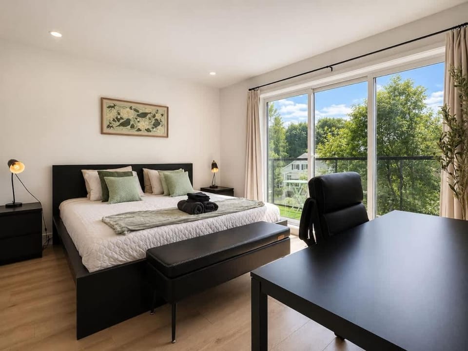 Chic 2-story condo a nature retreat for 6 Apartment in Quebec City