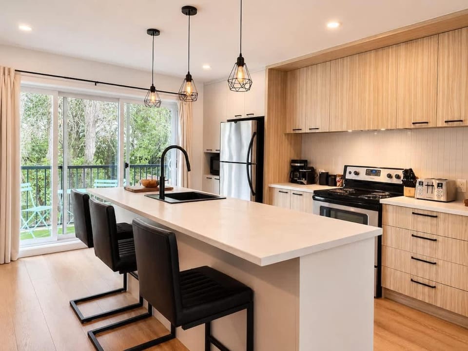 Chic 2-story condo a nature retreat for 6 Apartment in Quebec City