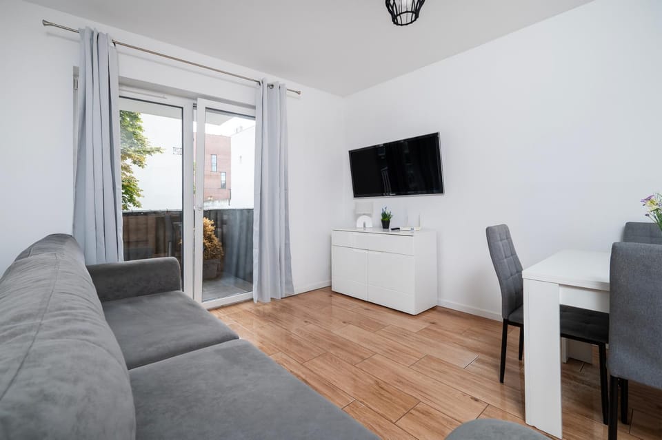 TV and multimedia, Living room, Seating area, Dining area, Evening entertainment
