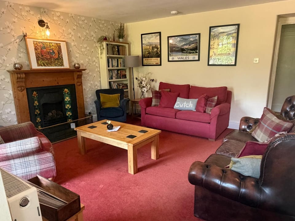Communal lounge/ TV room, TV and multimedia, Seating area