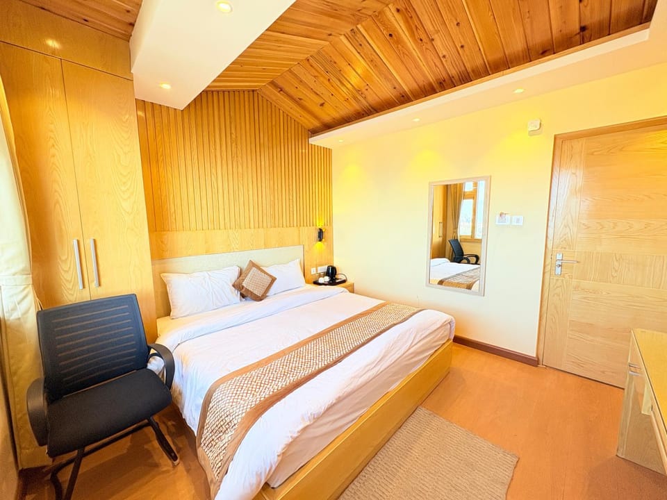 Bed, TV and multimedia, Photo of the whole room, Bedroom, wardrobe