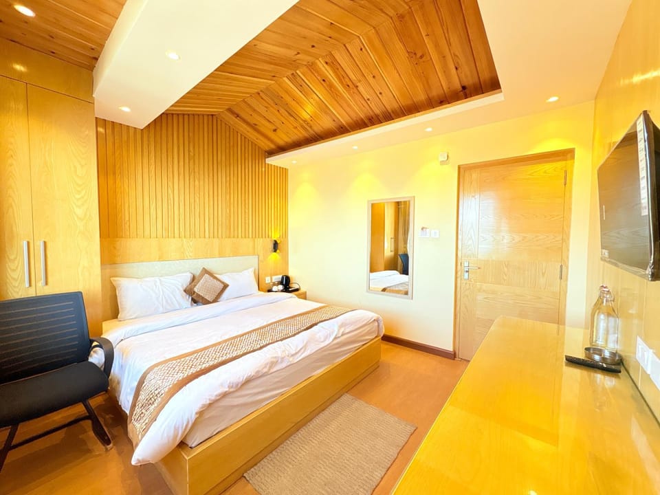 Communal lounge/ TV room, Bed, TV and multimedia, Living room, Photo of the whole room, Seating area, Evening entertainment, Bedroom