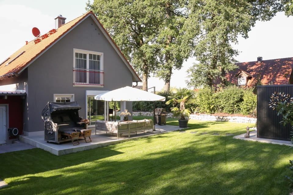 Property building, Natural landscape, Garden, Balcony/Terrace, Garden view, Sunrise