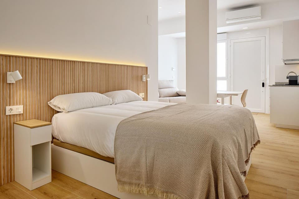 Bed, Kitchen or kitchenette, Photo of the whole room, Bedroom