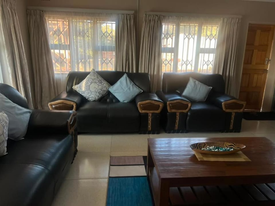 Morden Cottage, Solar, Borehole, Wi-Fi and Pool House in Harare