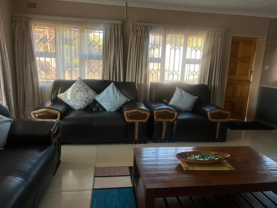 Morden Cottage, Solar, Borehole, Wi-Fi and Pool House in Harare