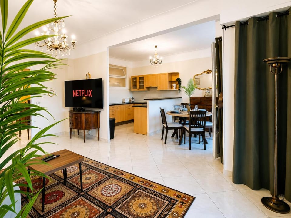 TV and multimedia, Living room, Seating area, Dining area, kitchen