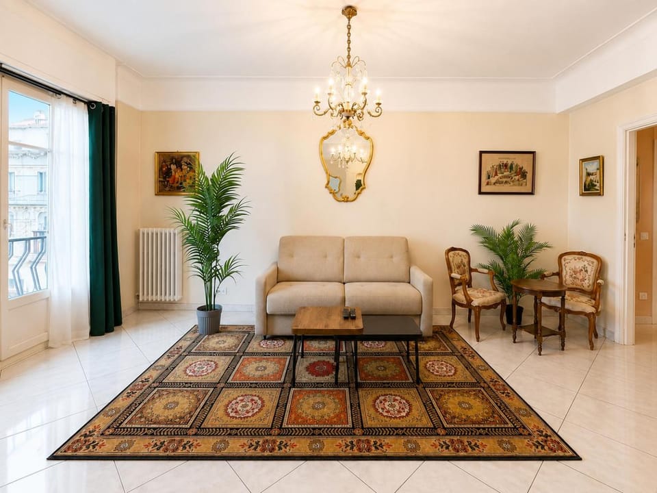 Communal lounge/ TV room, Living room, Seating area