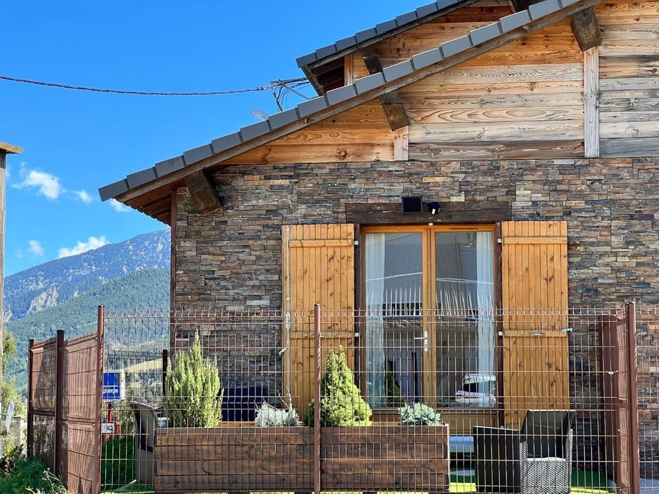 Evasion en Cerdagne 6 personnes 2 chambres mezzanine House in Occitanie