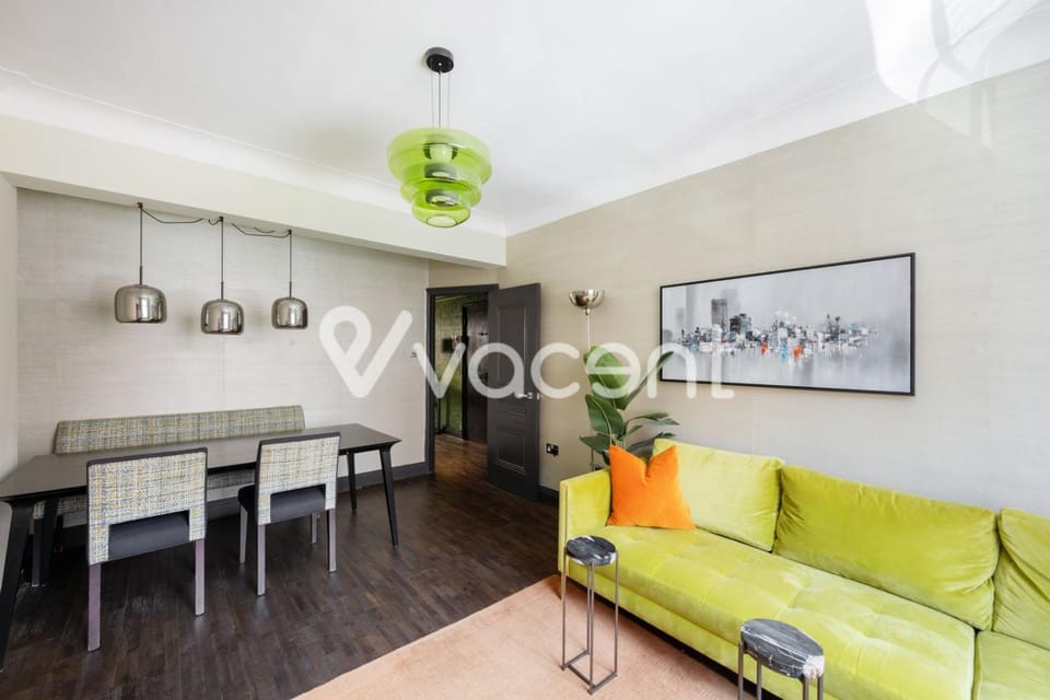 Prime Knightsbridge 2BR Steps from Harrods Apartment in City of Westminster