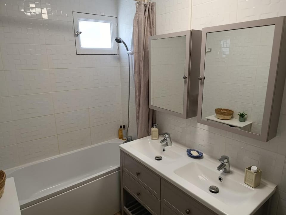 Bathroom, Bath, towels