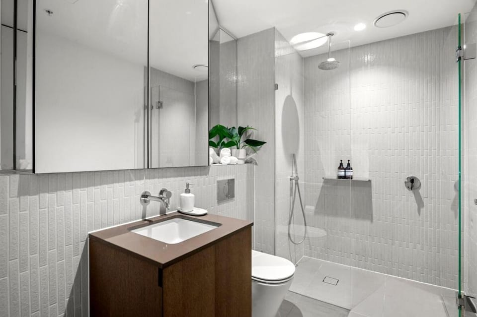 Ultralux Oasis with City Views - Pool Gym & Sauna Apartment in Southbank