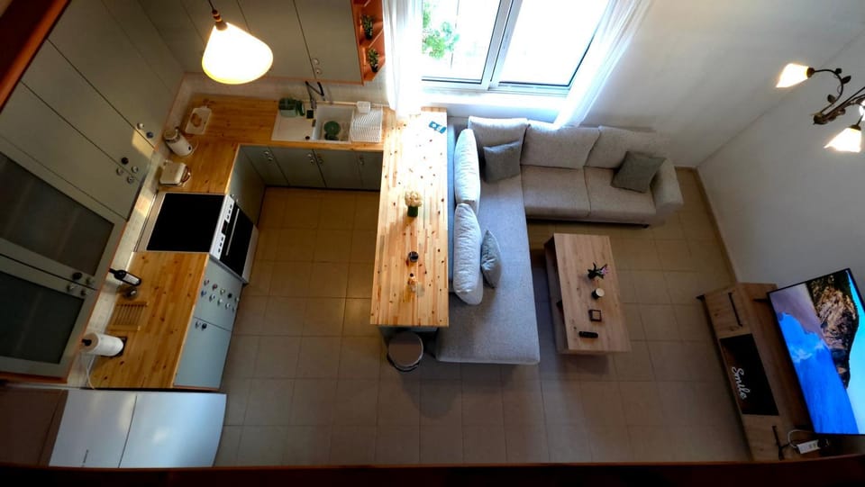 Kitchen or kitchenette, Seating area