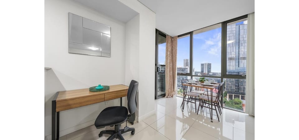 Sky-High Parramatta Retreat with CBD Views and Free parking space Apartment in Parramatta