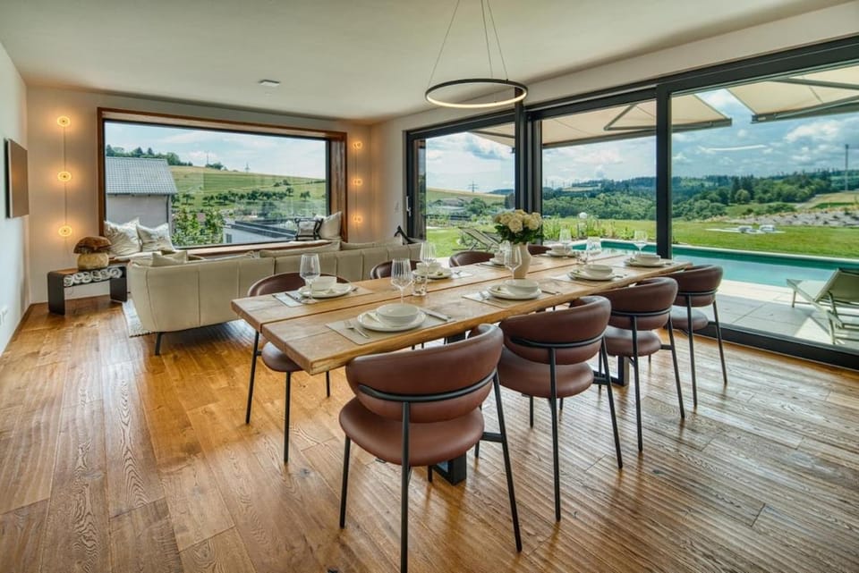Natural landscape, Living room, Seating area, Dining area, Food, Pool view