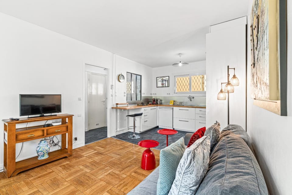 Communal lounge/ TV room, Living room